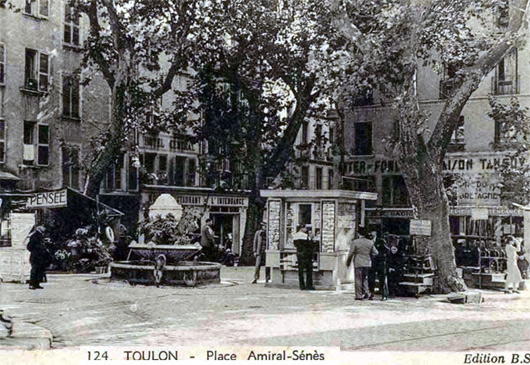 La place Amiral Sénès et sa fontaine