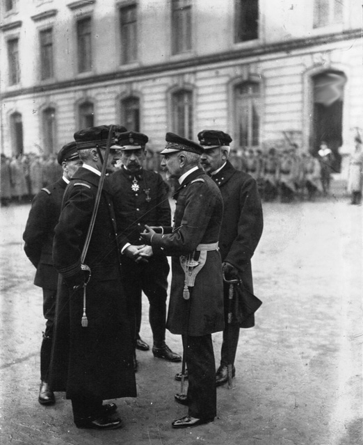 Caserne de la P&eacute;pini&egrave;re : l'amiral Lacaze : [photographie de presse] / Agence Meurisse