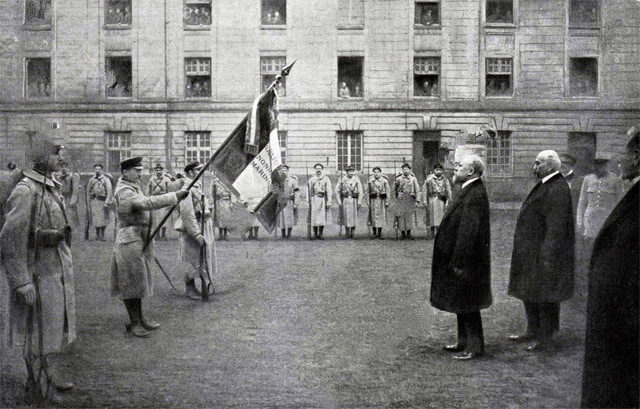 M. Georges Leygues &agrave; la caserne de la P&eacute;pini&egrave;re