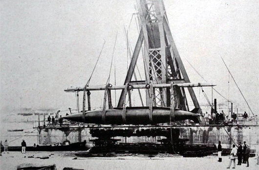 Construit &agrave; Toulon en 1888, le Gymnote est le premier sous-marin torpilleur &agrave; moteur &eacute;lectrique fran&ccedil;ais