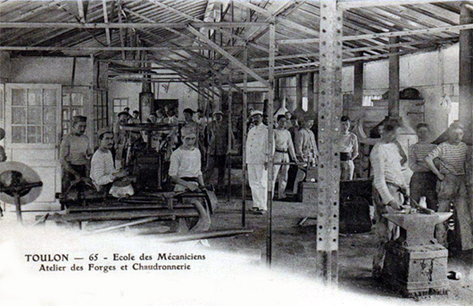 Des &eacute;coles militaires