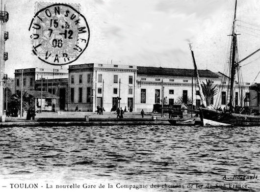 Limposante gare du sud est ouverte en 1905 (ligne du littoral de Toulon &agrave; Saint-Rapha&euml;l)
