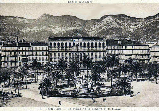 La place de la Libert&eacute; et le Grand H&ocirc;tel.