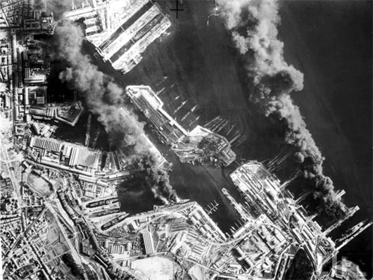 En 1942, pr&egrave;s de 90 navires fran&ccedil;ais se sabordent &agrave; Toulon pour ne pas tomber aux mains de lennemi.