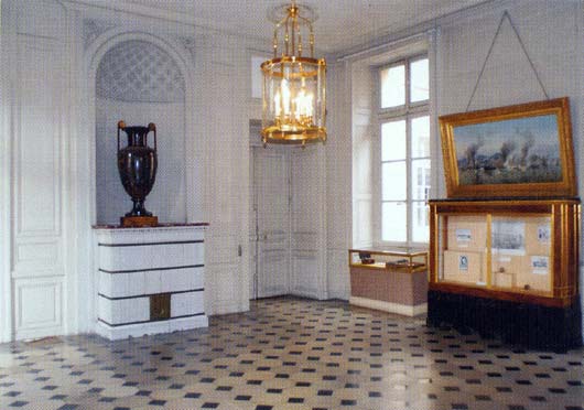 L'ANTICHAMBRE CARREL&Eacute;E