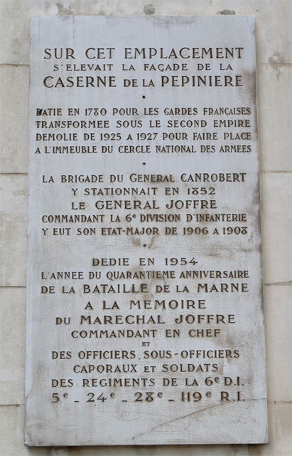 plaque comm&eacute;morative au 8 place Saint-Augustin