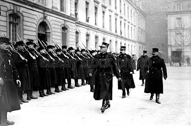 Inspection recrues belges caserne de la P&eacute;pini&egrave;re