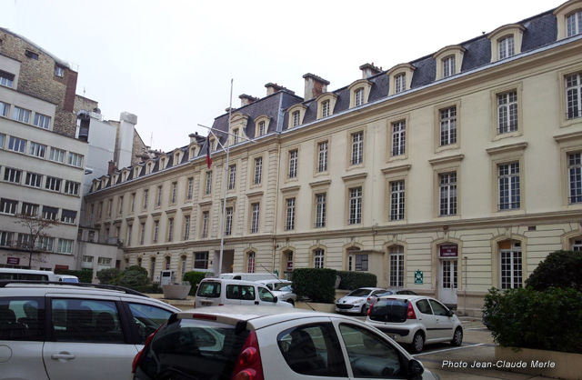 Cour int&eacute;rieure de la P&eacute;pini&egrave;re rue de Laborde