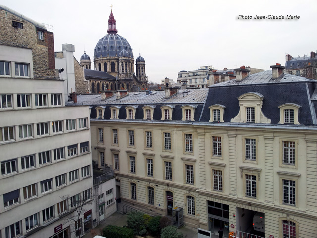 Cour int&eacute;rieure de la P&eacute;pini&egrave;re rue de Laborde