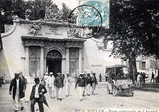 La porte monumentale de larsenal date de 1838