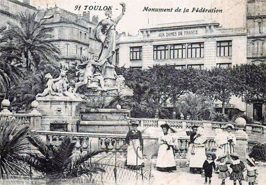 La fontaine de la Fédération sur la place de la Liberté