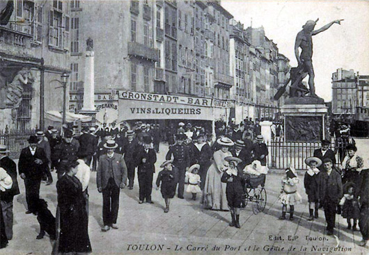 Le Génie de la navigation est érigé sur le port en 1847.
