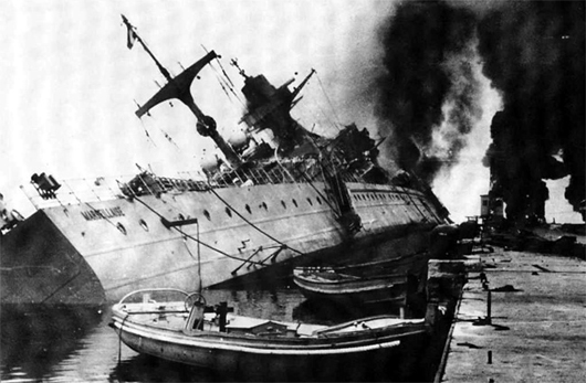 En 1942, près de 90 navires français se sabordent à Toulon pour ne pas tomber aux mains de lennemi.