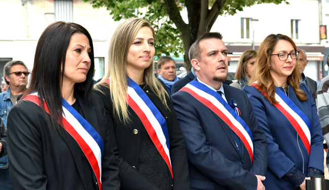A droite la Maire de Bezons à sa droite le Correspondant Défense et des élues