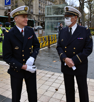 Le major général de la marine avec le vice-président national